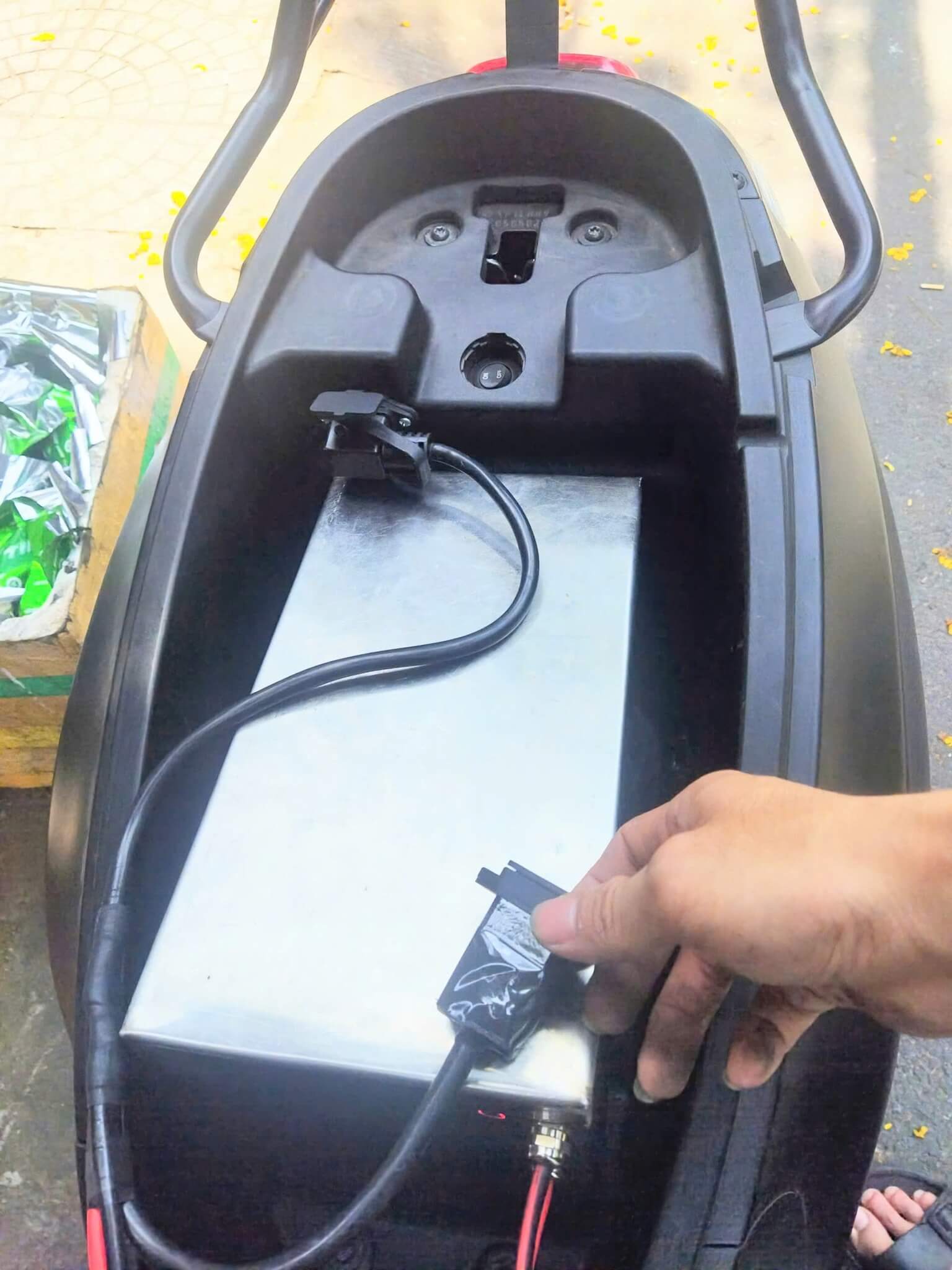 Pin bỏ cốp cho xe feliz và evo