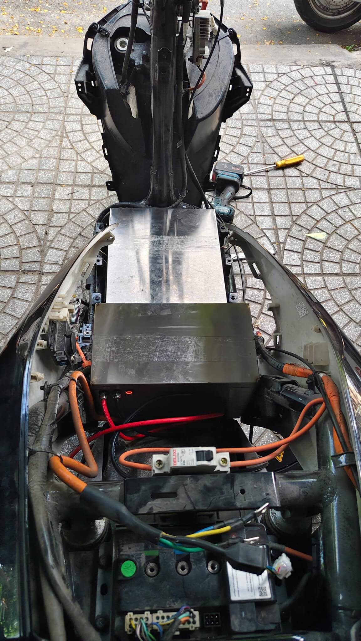 Pin 72V100Ah cho xe máy điện Yadea V002 - Ảnh 2